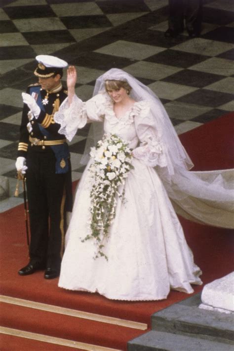 Princess Diana S Wedding Dress Every Detail Of Princess