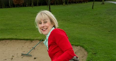 Mature Lovers Hazel May Joue Au Golf