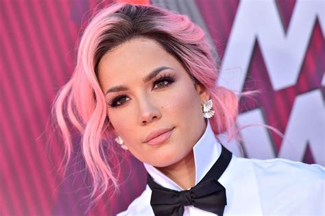 halsey  welcomed   child  shared stunning  glamour