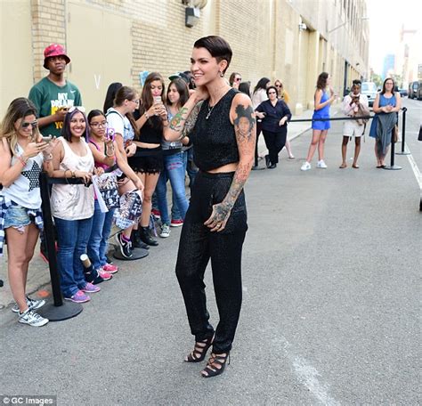 ruby rose flashes taut tummy at orangecon fan event in nyc daily mail