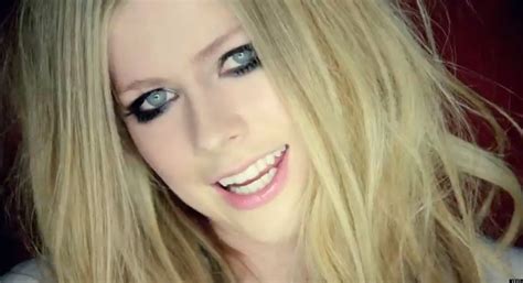 here s to never growing up video avril lavigne is still