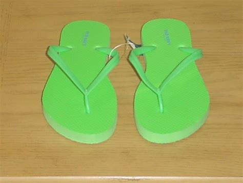New Ladies Old Navy Flip Flops Thong Sandals Size 7 Green Shoes