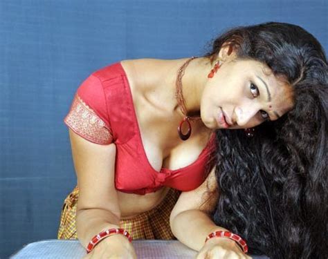 hot mallu desi actress siri half saree pollu drop hd latest tamil