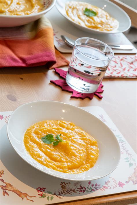 easy vegan carrot and parsnip soup