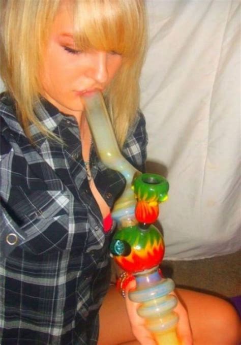 girls with weed 82 pics