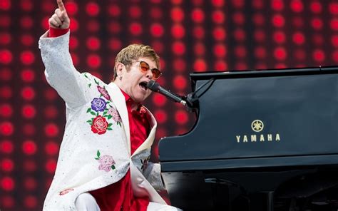 Elton John Swears And Storms Off Stage In Las Vegas After Fan Keeps