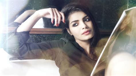 sonali raut wallpapers and photos hot and sexy wallpapers