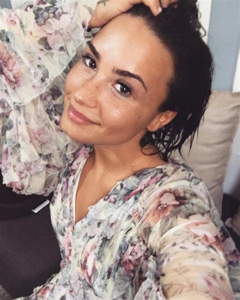 demi lovato s naked face stuns fans in no make up snap daily star