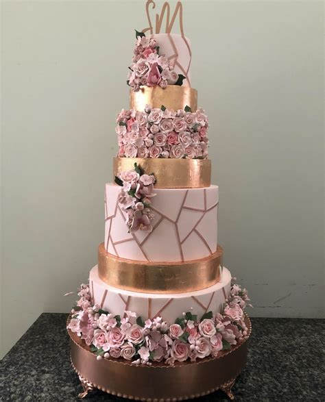 credit claudiamoraescakedeisgn are you having a rose gold quince