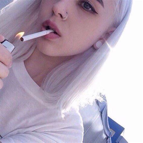 pin by joey bravo t on aesthetically pleasing to my eyes chicas fumando cigarros tumblr