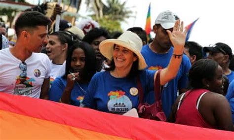 Cuban Same Sex Couples Wed In March For Lgbt Rights Led By Castro S