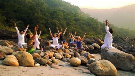 top ten yoga training centres in rishikesh
