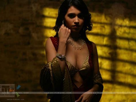 Mahi Gill Indian Punjabi Bollywood Actress And Model New Hot Sexy