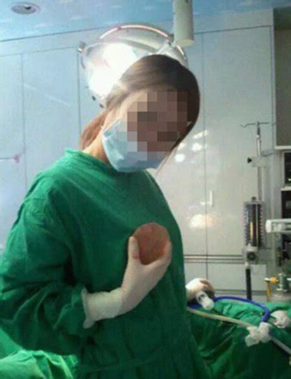 Seoul Plastic Surgery Clinic Probed Over Staff Selfies