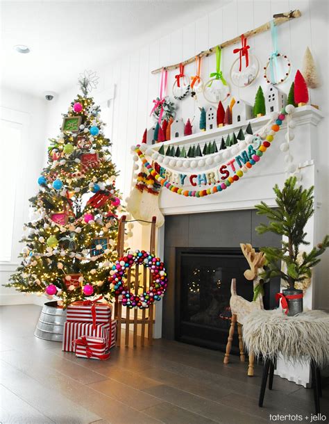 create  colorful christmas tree falalala theme