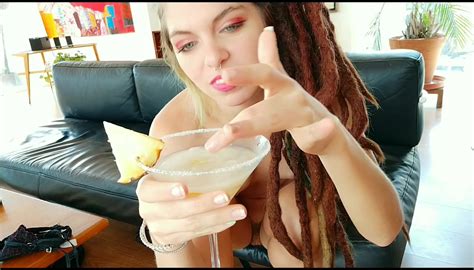 Clio Drinks Sperm Cocktail With 7 Cumshot Icecubes With Xhamster