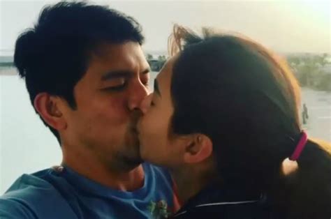 watch dennis trillo posts sweet kissing video with jennylyn mercado showbiz chika