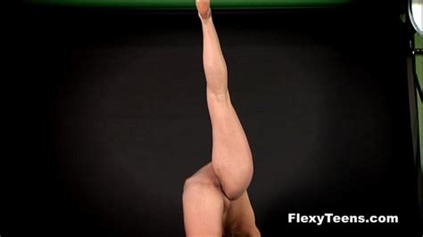 flexible blondie shows naked gymnastics xvideos