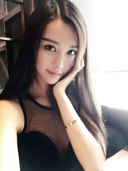 asian selfie girls — pretty asian babe snaps beautiful selfie