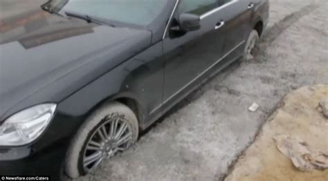 Chinese Workers Dig Out £60 000 Mercedes After It Drove In Wet Cement