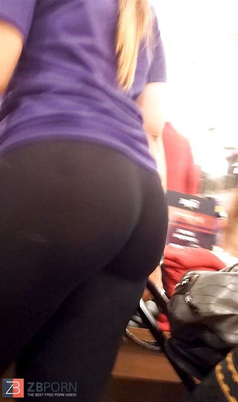 thick donk latina mom in leggings voyeur candid zb porn