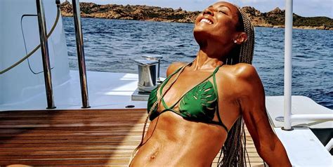 Jada Pinkett Smith Shows Off Ripped Abs In Bikini