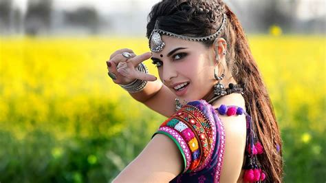 Model In Indian Dress Hd Girls 4k Wallpapers Images