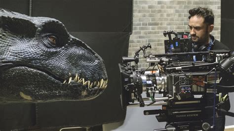 Jurassic World 2 Fallen Kingdom Behind The Scenes Clips And Bloopers