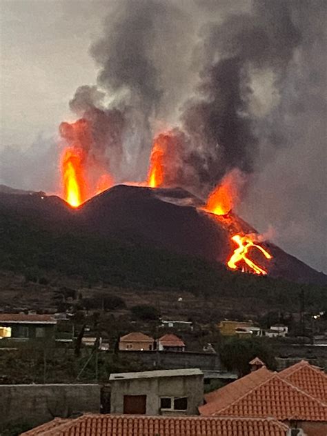 La Palma Volcano Update Eruption Intensifies New Lava Flow To The South