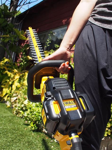 Dewalt Launches 40v Max Battery Powered Outdoor Equipment
