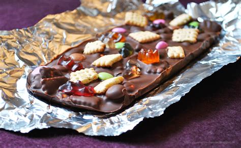 kuechenzaubereien selbstgemachte schokolade mit allerlei leckerei