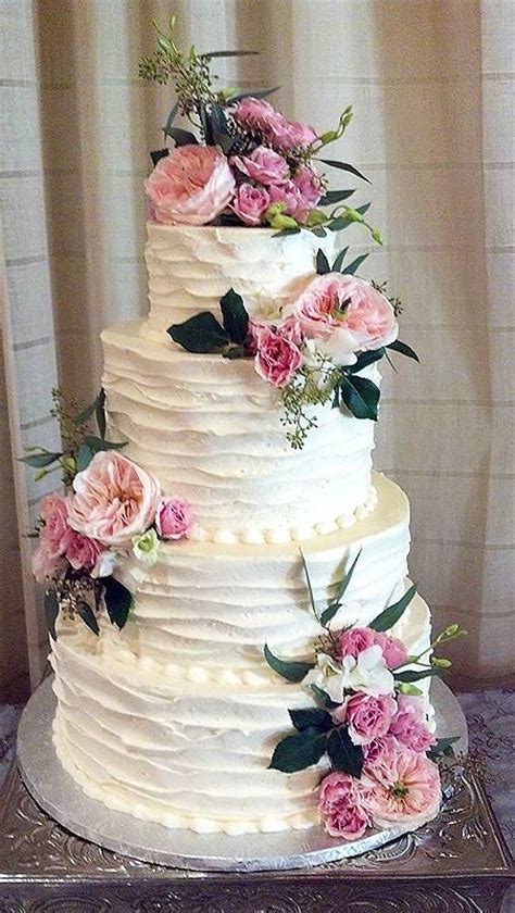 buttercream wedding cakes wed  kill   tutorial deer pearl flowers