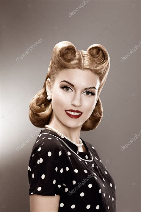 vintage robe de femme rétro à pois élégant portrait pin