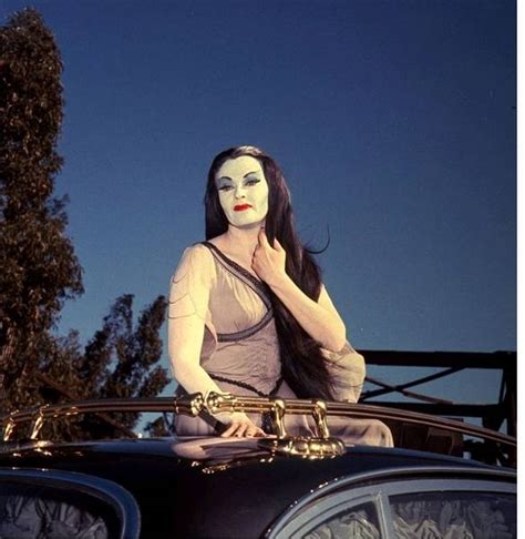yvonne de carlo star of tv s ‘munsters dies in l a at 84