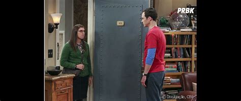 amy mayim bialik vai atrás de sheldon jim parson em