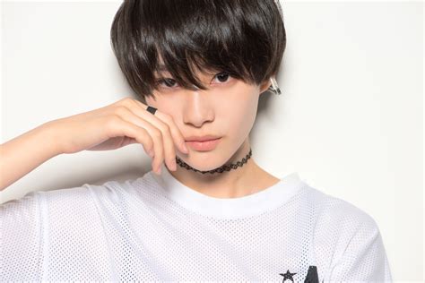 genderless model satsuki nakayama cashes in on androgyny trend the japan times
