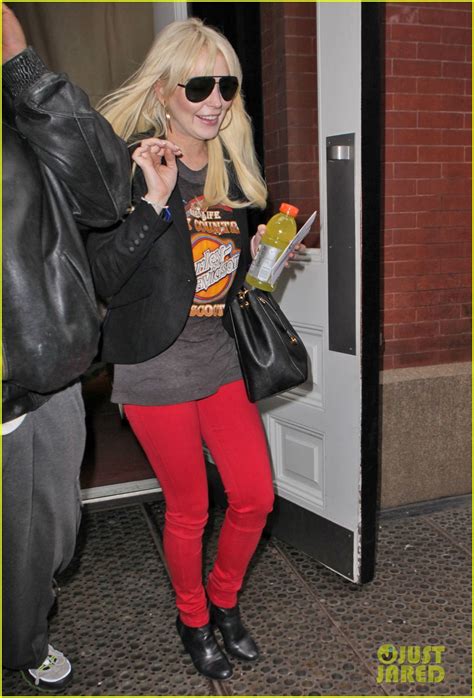 Full Sized Photo Of Lindsay Lohan Bright Red Pants 04 Photo 2635372