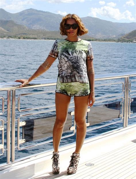 beyonce s thigh gap — no photoshopping bey proves it s real with new
