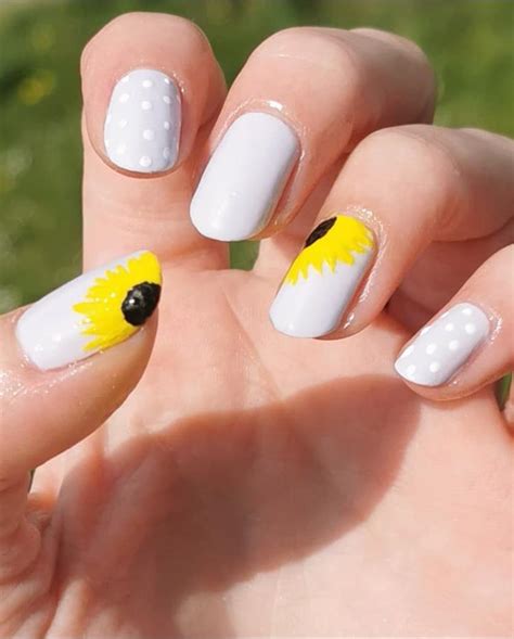 beautiful acrylic short sunflower nails art designs  summer lily fashion style