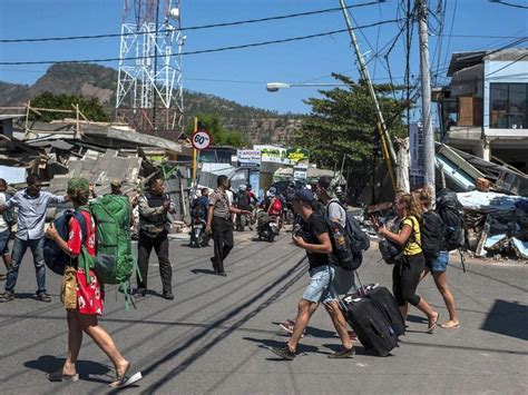 uk moves to assist tourists affected by indonesia quake