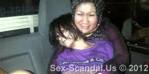 indonesian model novie amelia semi nude jailhouse photos after mowing down seven with her car
