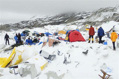 Everest Climbers Are Killed As Nepal Quake Sets Off Avalanche The New