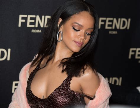 Rihanna Does The Dab On Thanksgiving Hot 107 9 Hot Spot Atl