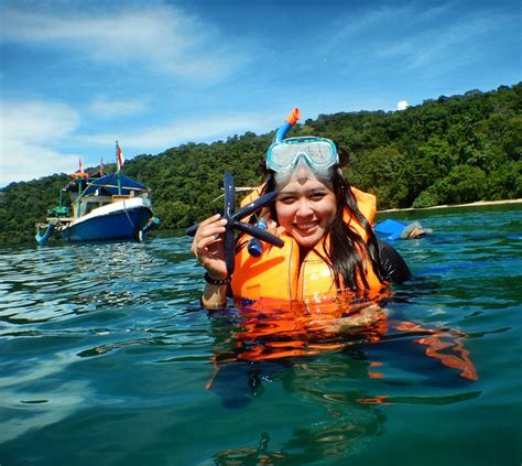 Blue Bay Teluk Biru Eksotis Di Banyuwangi Mister Aladin Travel
