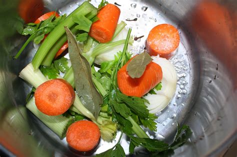 la cuciniera moderna  fare il brodo vegetale