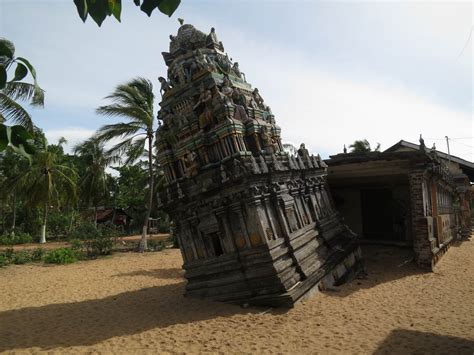 batticaloa city beach and temple seetheworldinmyeyes