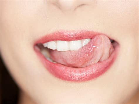 Your Tongue Is Probably Filthy Here’s How To Clean It Self