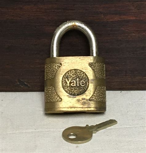 vintage yale solid brass padlock   hardened steel shackle