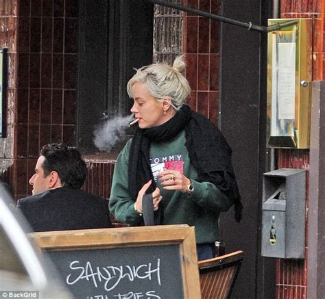 Lily Allen Puffs On A Cigarette In Notting Hill Daily Mail Online