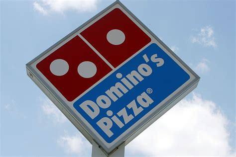 dominos set  hire  employees